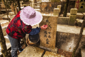 Qingming Festival, tomb sweeping